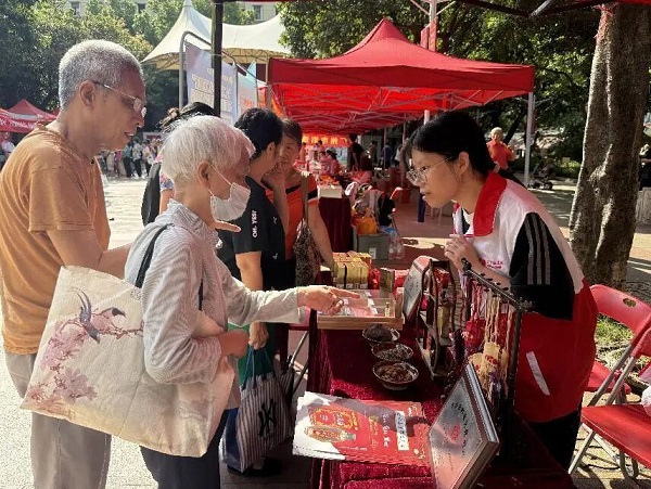 星活力| 星群“三非遺”體驗活動進社區(qū)