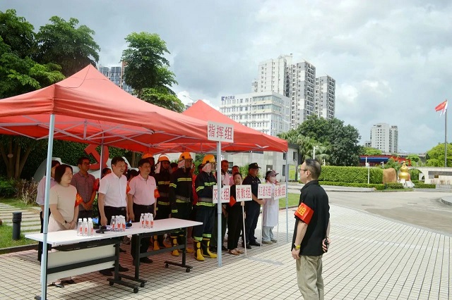 奮力拼 “星”作為丨星群公司舉行安全生產(chǎn)綜合疏散救援演練， 筑牢安全生產(chǎn)防線