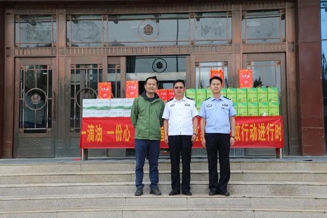 情系一線護平安！白云山星群聯(lián)合青海省醫(yī)藥公司向海西州公安局捐贈愛心物資一批